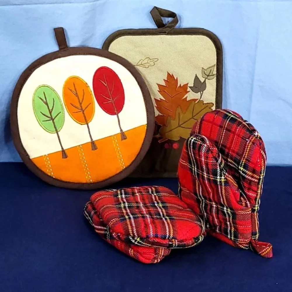 Plaid Red and Autumn Leaves Pot Holders Set